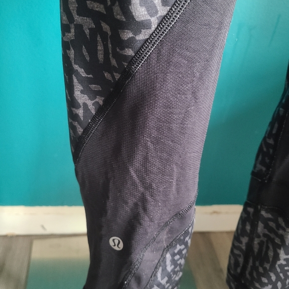 Lululemon Inspire Crop Luxtreme Net Pop Black Capri Leggings Size 4 - Picture 4 of 5